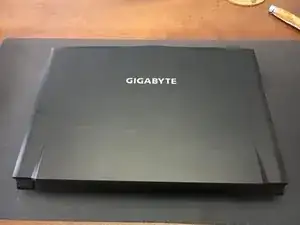 GIGABYTE 15.6" P55Wv6-NE2 Disassembly