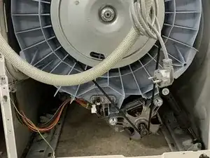 Retrieval of the motor of a washing machine