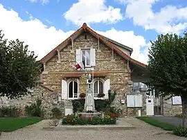 The town hall in Échouboulains