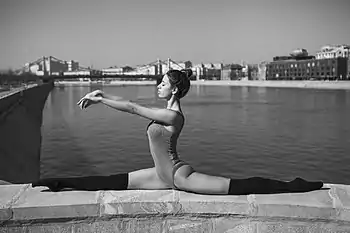 Mustafaeva is shown doing the splits on top of a wall in front of the Moscow skyline