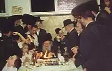 Grand Rabbi Avraham Yissachor Englard of Radzin at Havdalah following the Yahrtzeit Tisch of his brother-in-law Grand Rabbi Shmuel Shlomo Leiner of Radzin 29 Iyar 5756 (1996), at the Central Radziner Institution in Bnei Brak