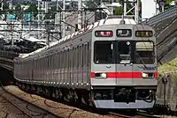 8590 series on the Den-en-toshi Line