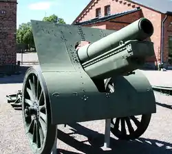 A modernized 152 mm fortress howitzer M1909/30 at the Hämeenlinna Artillery Museum.