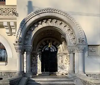 Entrance of the Laurențiu and Louise Steinebach House (Bulevardul Eroii Sanitari no. 18), Bucharest, by Alfred Popper, 1915-1916