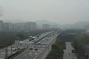 201703_Hangzhou_Ring_Expressway_over_Qiaosi_Station.jpg