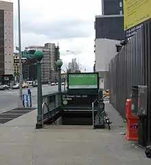 A typical entrance to an underground station (21st Street–Van Alst)