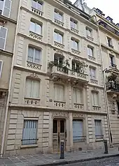 exterior of 19th-century Parisian appartement block