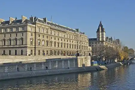 Southern façade, western wing