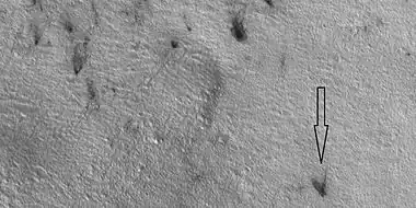 Plumes, as seen by HiRISE under HiWish program Arrow shows a double plume.  This may have been because of shifting winds.