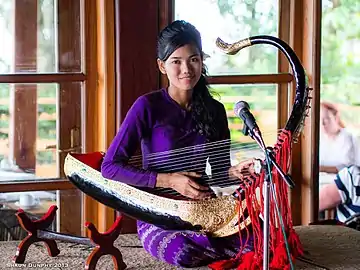 A Burmese musician playing the saung