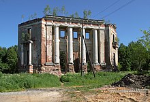 The northwest facade of Petrovskoye-Alabino, 2011.