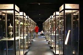 Free-standing museum display cases