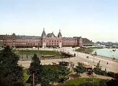 Image 61Amsterdam Centraal railway station (c. 1895) in Amsterdam, Netherlands (from Portal:Architecture/Travel images)