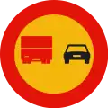 TR-306No overtaking by heavy goods vehicles