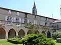 Clocher de l'église qui est près des remparts