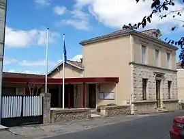 The town hall in Arbanats