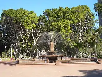 The Archibald Fountain and the surrounding northern part of Hyde Park which is north of Park Street