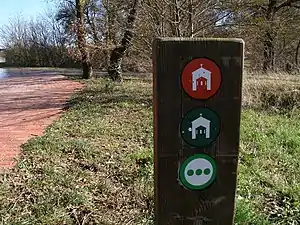 Markers for different ways in Armentia park