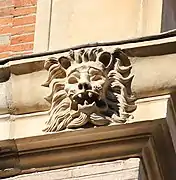 Assézat: lion mufles / gargoyle.