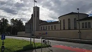 Single-tracked railway line with side platform