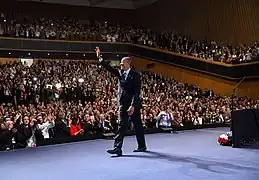 US President Barack Obama waving students after the speech, March 2013