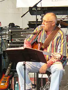 Béla Kamocsa during a concert (June 2009, Timișoara)