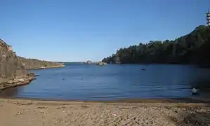 Beach and islets (Bendiksbukta)