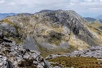 Summit ridge of Binn idir an dá Log viewed from the south on Binn Mhairg