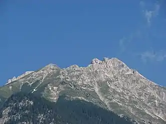 The Brandjochsüdgrat arête and Brandjochkreuz (left) and Vordere Brandjochspitze (right)