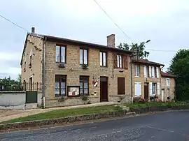 The town hall in Briquenay