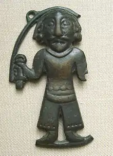 Bronze plaque of a man of the Ordos Plateau, later held by the Xiongnu. 3–1st century BC, British Museum. Otto Maenchen-Helfen notes that the statuette displays Caucasoid features.