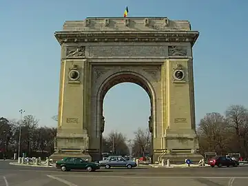 General view of the Arcul de Triumf from the Kiseleff Road