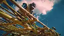 Building process of a grass roof in Chinchaypujio during a faena