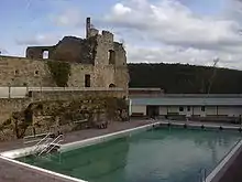 Altleiningen Castle: lido in the moat