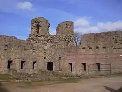 Neuleiningen Castle: ruins of the palas and bergfried