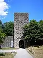 The gate bergfried seen from the castle court