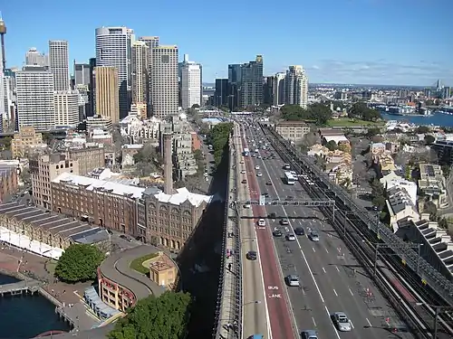 Southern approach of the Sydney Harbour Bridge with Dawes Point to the right.