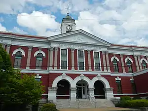 Calhoun County courthouse in Anniston