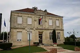 The town hall in Camblanes