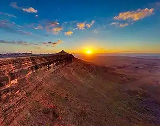 The village Mitzpe Ramon and "erosion crater" Makhtesh Ramon south of the base