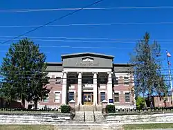 Campbell County Courthouse in Jacksboro