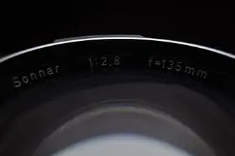 Sonnar 135 mm f/2.8 inside front of lens info