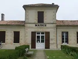 The town hall in Cartelègue