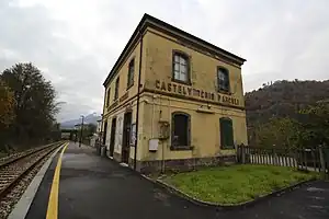 Castelvecchio Pascoli's passenger building