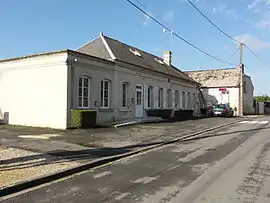 The town hall and school of Cerny-lès-Bucy