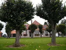 The town hall and school in Chilly