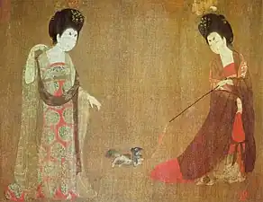 Paintings of women wearing daxiushan (大袖衫) during the Tang dynasty.