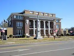 Clarke County Courthouse and Confederate monument in Quitman