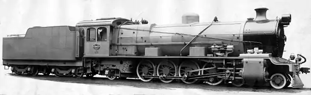 Henschel builder's picture of no. 1543, 3rd batch, with pop valves, top-feed feedwater supply and Type MT tender, c. 1928