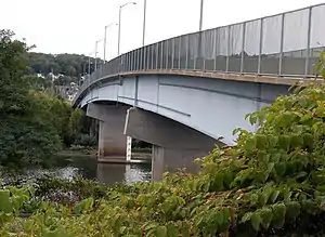 The Coraopolis-Neville Island Bridge, which opened in 1995, replaced the former Coraopolis Bridge.